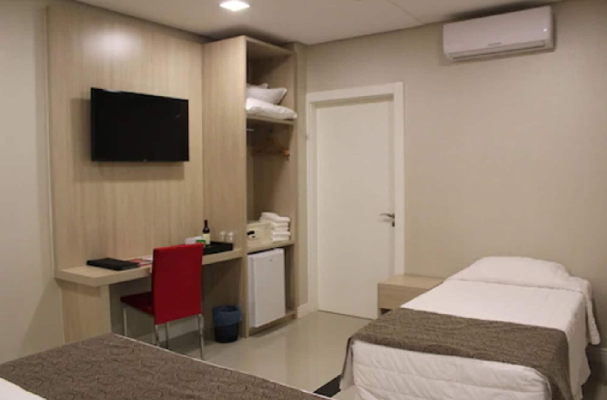 Holiday & Business Hotel - Em Frente Ao Centro De Eventos E Arena Conda Chapeco Exterior photo