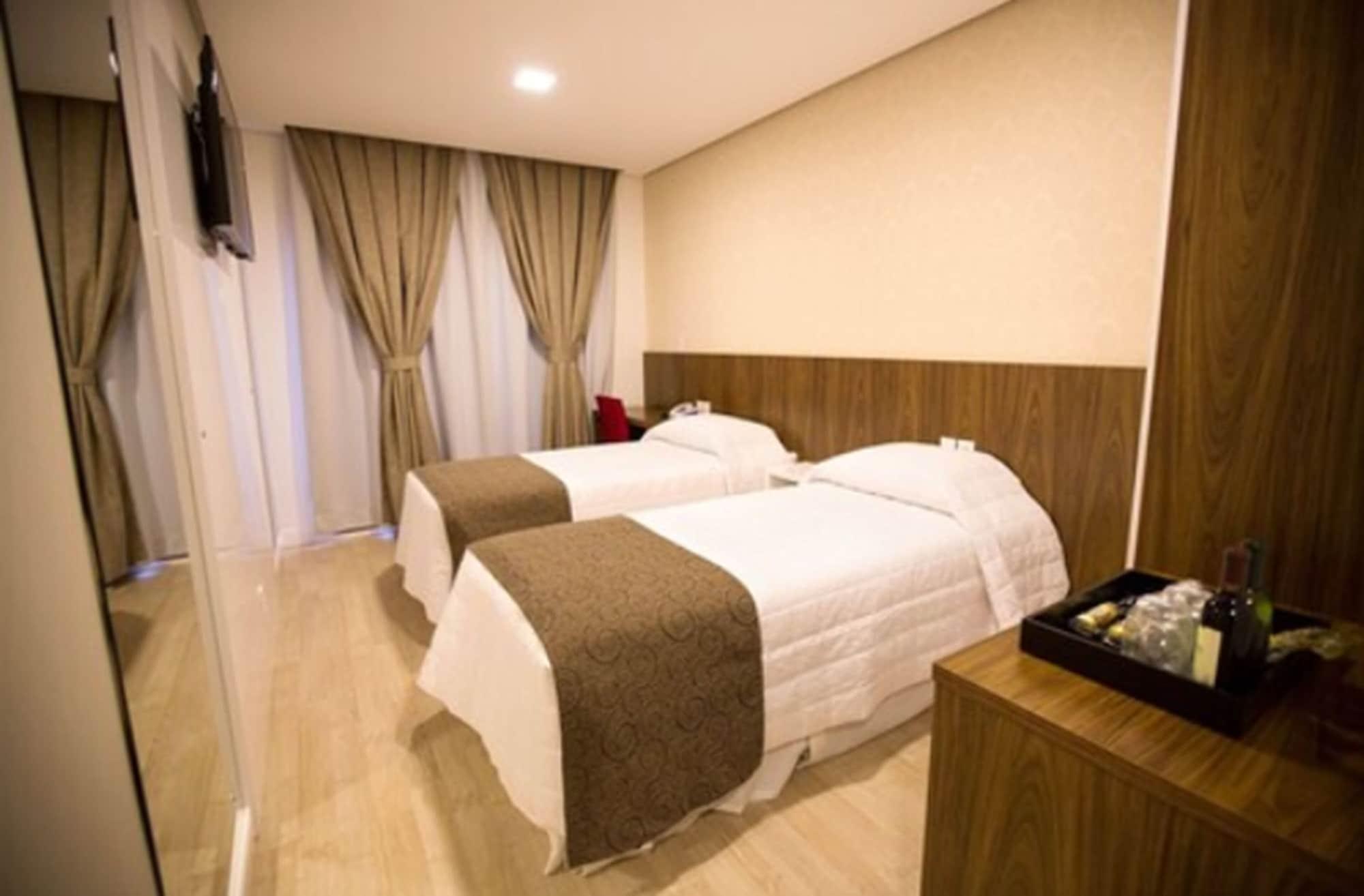 Holiday & Business Hotel - Em Frente Ao Centro De Eventos E Arena Conda Chapeco Exterior photo