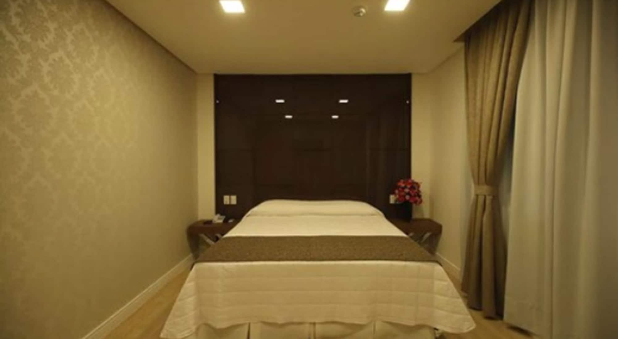 Holiday & Business Hotel - Em Frente Ao Centro De Eventos E Arena Conda Chapeco Exterior photo